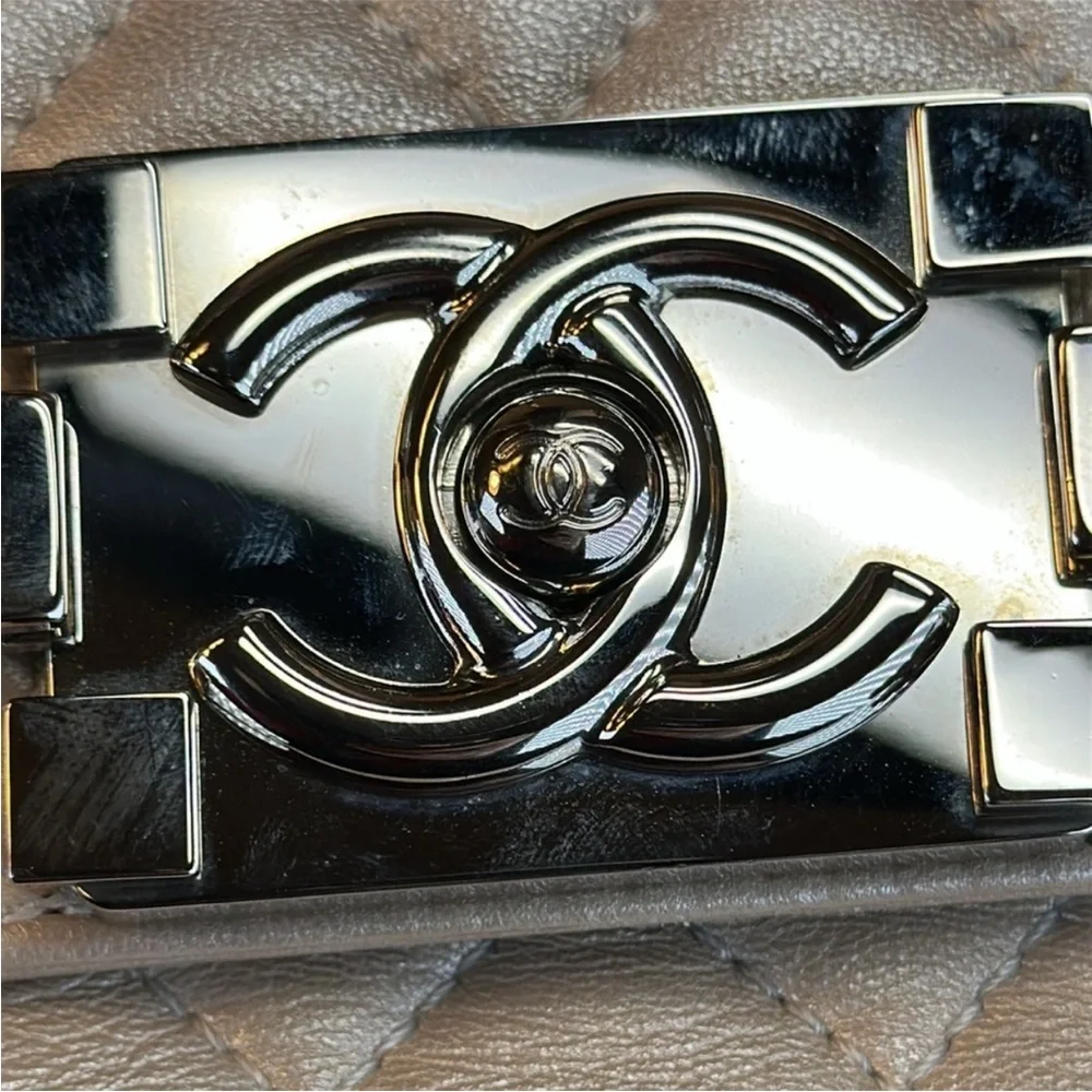 COA CHANEL Metallic Boy Bag - Picture 3 of 13